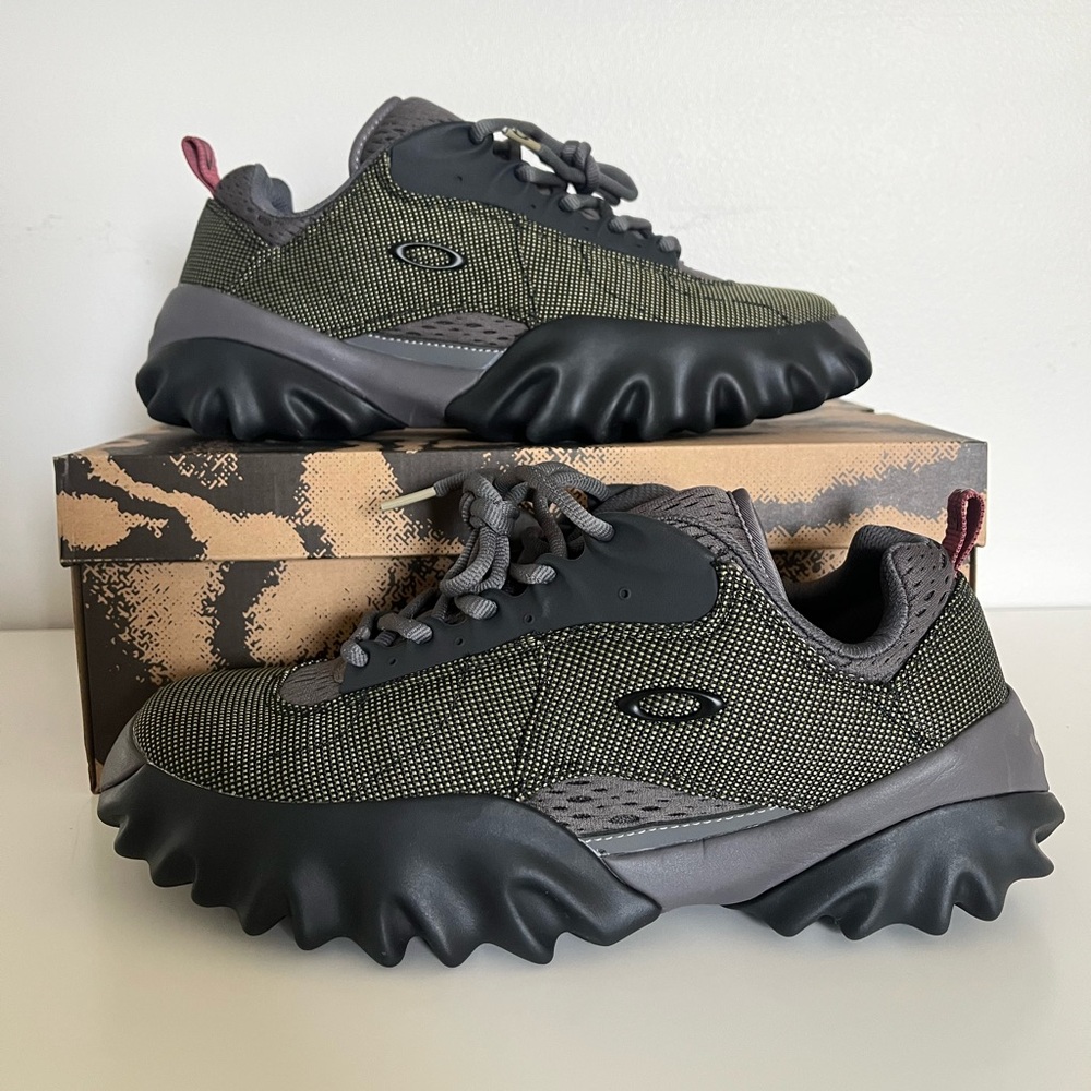 Oakley Factory Team Jacquard Chop Saw Graphite/Green, Used (Size US Men’s 9.5)
